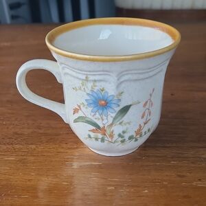 Mikasa Blue Daisies Tea Cup with Yellow Rim